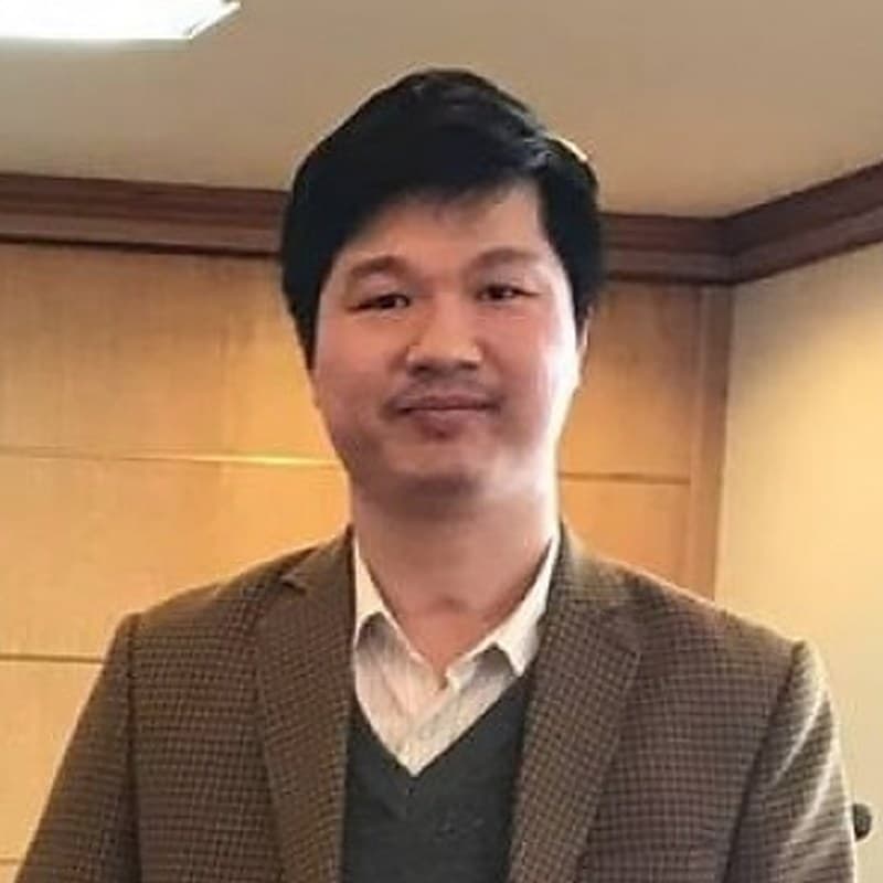 Ảnh chân dung Lê Hoàng Sơn